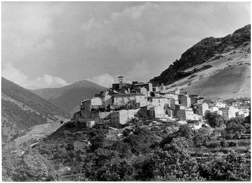 Scanno photograpjed by Hilde Lotz-Bauer
