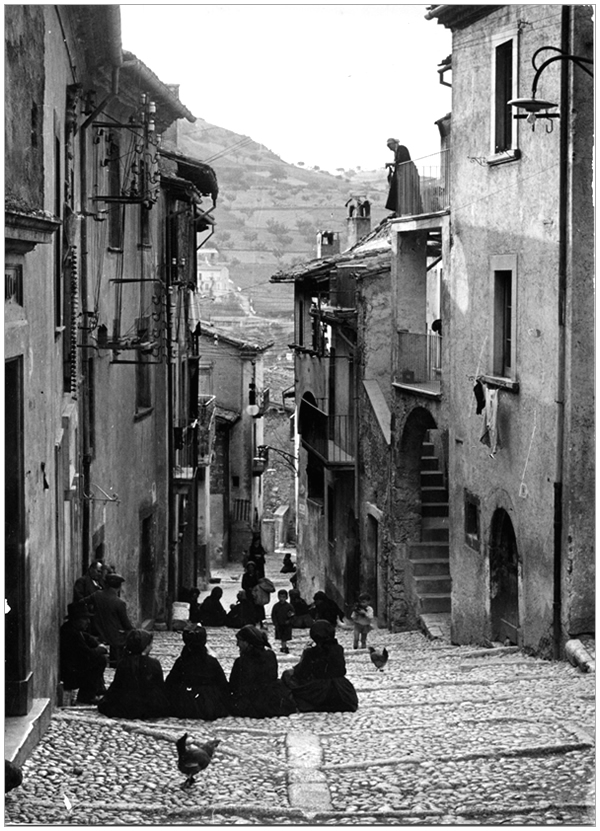 Hilde Lotz-Bauer photo of Scanno in the 1930s