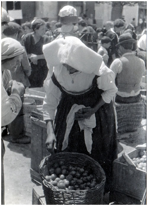 Hilde Lotz-Bauer photo from Terracina, Italy in the 1930s Hilde Lotz-Bauer photo from Terracina, Italy in the 1930s